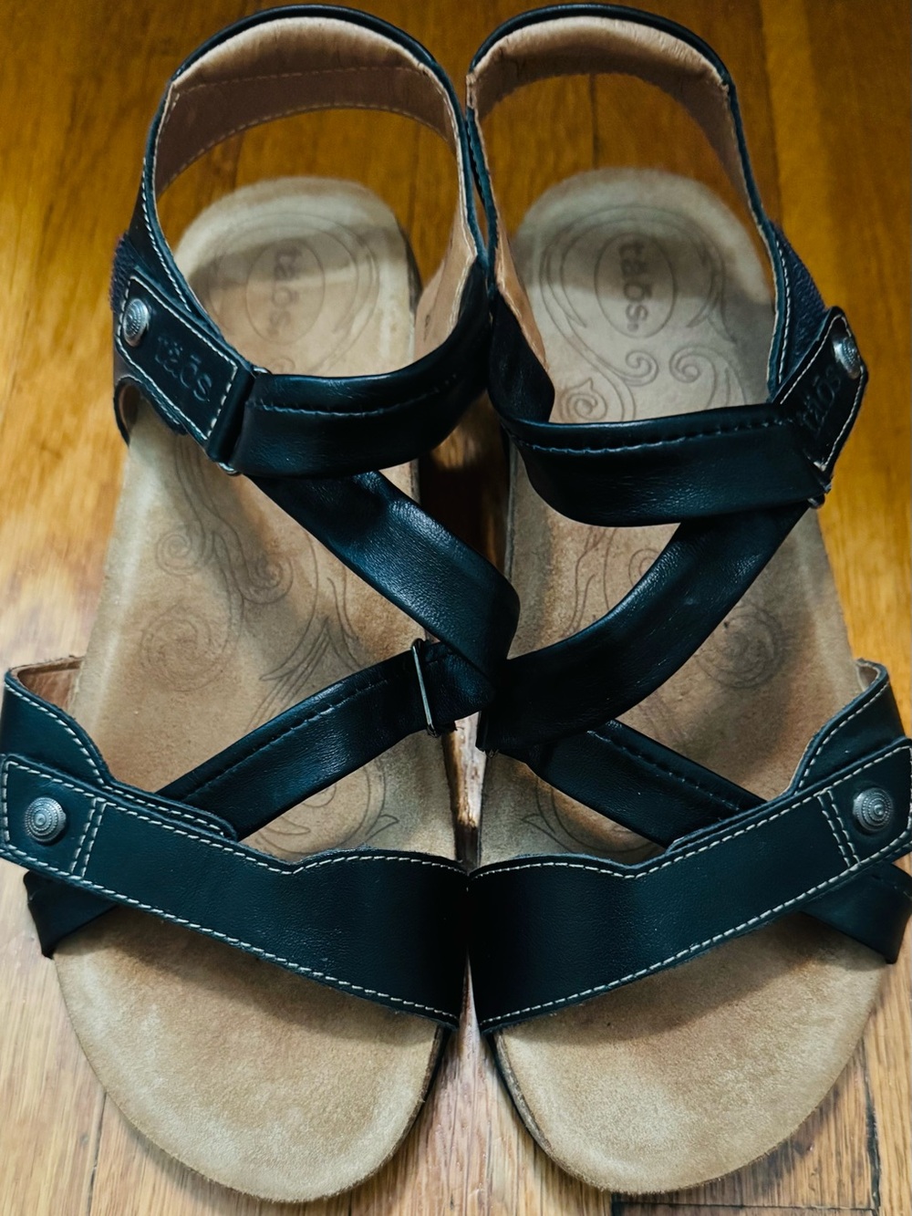 Taos Universe women's black leather sandals 40